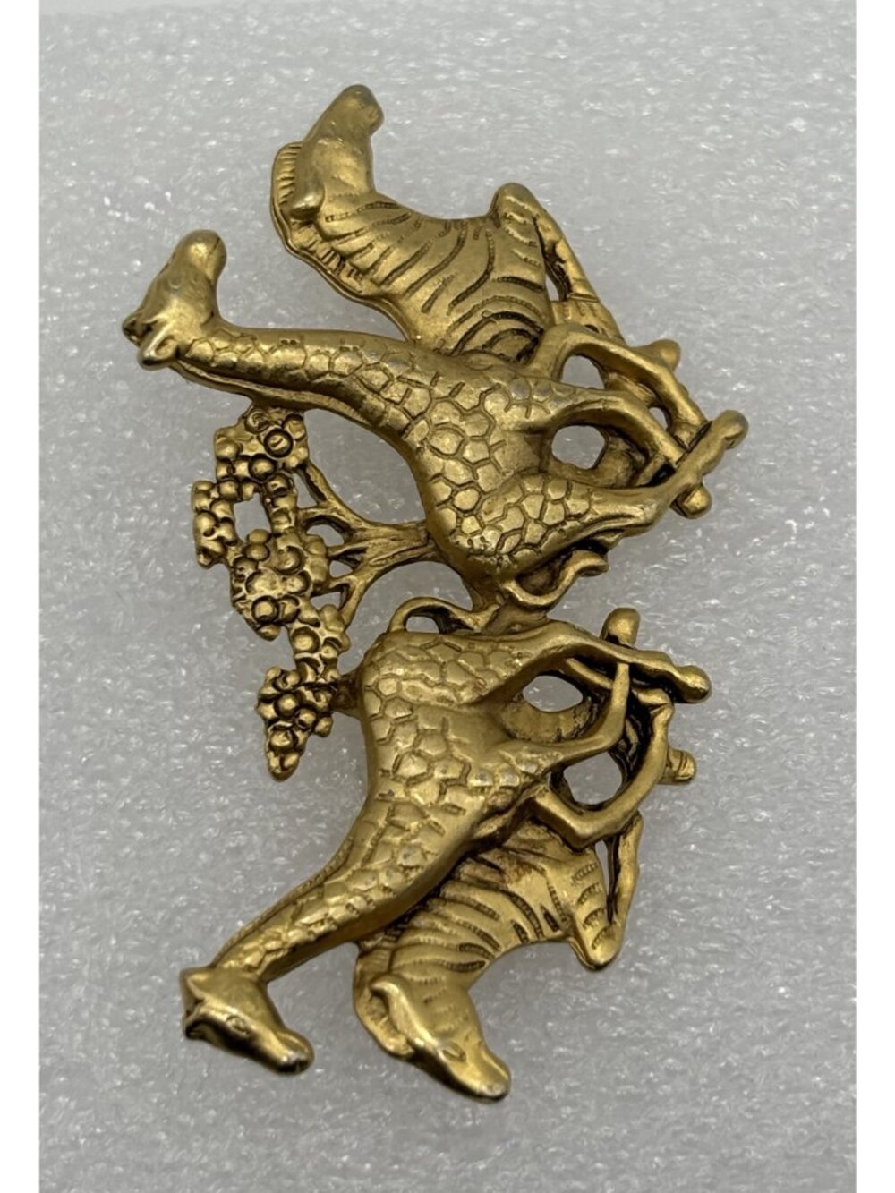 Vintage AJC Safari Stampede Brooch Pin 1970s or 80s Gold Tone Dimensional Signed - Picture 3 of 16